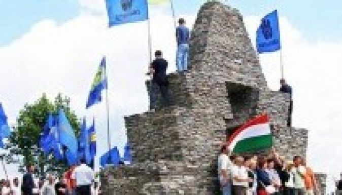 Állandó fegyveres őrséget kér a Jobbik a vereckei emlékműnek