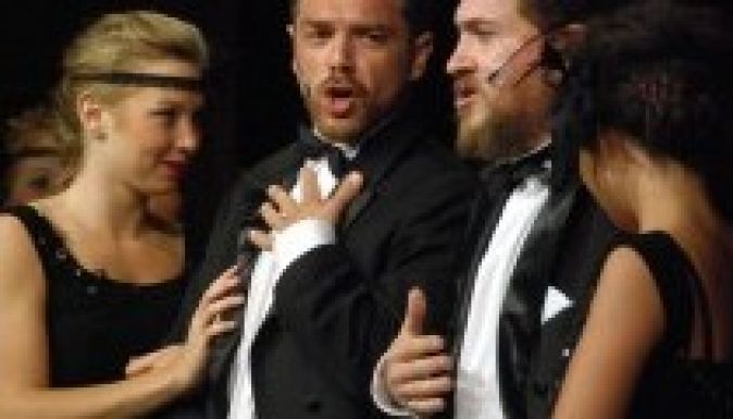 A mikházi Csűrszínházban az Othello Gyulaházán című vígjáték