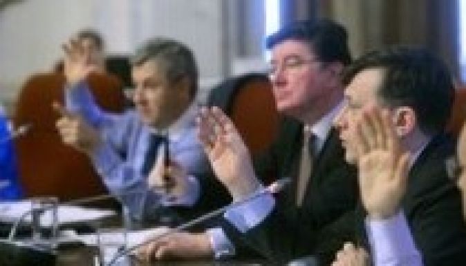 Elfogadták a módosított alkotmány tervezetét