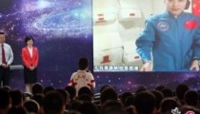 Az űrből tartott tanórát 60 millió kínai gyereknek az űrhajósnő