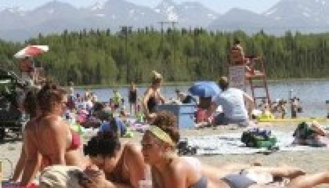 35 fokos kánikulai melegben olvadoznak Alaszkában