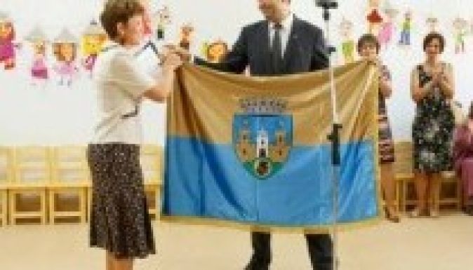 Halasztással kezdődött Sepsiszentgyörgy zászlajának pere