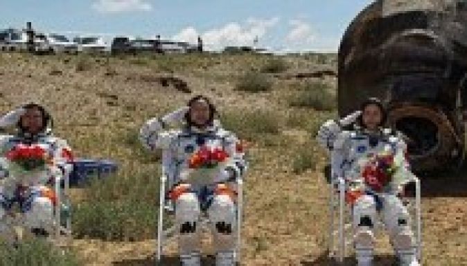 Sikeresen földet ért a Sencsou-10 kínai űrhajó