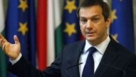 Bajnai: a kormánynak semmi köze a neonáci eszmékhez, de le kell váltani