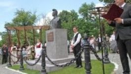 „Ez az igazi helye Petőfi Sándor szobrának”