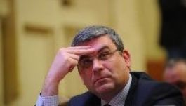 Sorra lépnek ki a PDL-ből az értelmiségiek