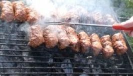 Megmenekül a miccs: levédik a népszerű román ételt