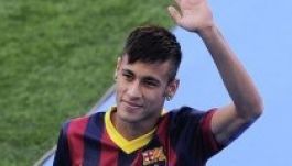 Ötvenezren üdvözölték Neymart a Camp Nouban