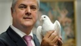 Kirúgta Adrian Năstasét a Bukaresti Egyetem