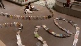 Rekordhosszú dominósor épült könyvekből