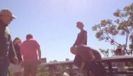 Bőkezűen adakoztak a mozgásművésznek hitt szobornak