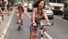 Meztelen bringások karikáztak át New Yorkon