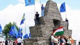 Állandó fegyveres őrséget kér a Jobbik a vereckei emlékműnek