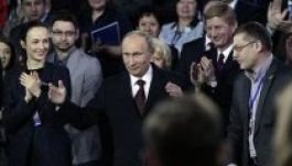 Közfelkiáltással Putyint választották meg az orosz népfront elnökének