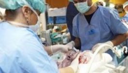 Osztálykiránduláson szült egy 15 éves cseh lány