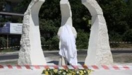 Elvitte a szobrász a Kövér által felavatott Mindszenty-szobor fejét