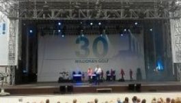 Százezren ünnepelték meg a 30 milliomodik Volkswagen Golfot