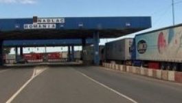 Hat kilométeres kamionsor Nagylaknál, egy mérleg meghibásodott