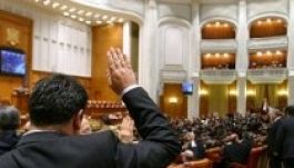 Leszavazták Băsescu népszavazását, de ettől még kihirdetheti