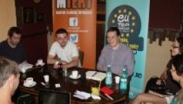 EU-tábor júliusban Kétfarkú Kutya Párttal