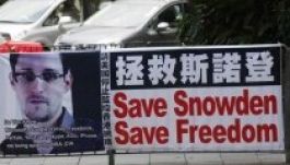 „Biztonságban van” Hong Kongban a kémkedéssel vádolt Snowden