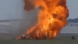 Szörnyethalt a pilóta és a kaszkadőr a légi bemutatón (VIDEÓ)