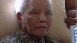 Élet-halál között van Nelson Mandela volt dél-afrikai elnök