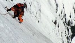 Pakisztáni rendőrök vigyáznak a Himalájában Török Zsolték szakácsára