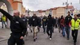 A romaellenes csehországi tüntetés dulakodássá éleződött