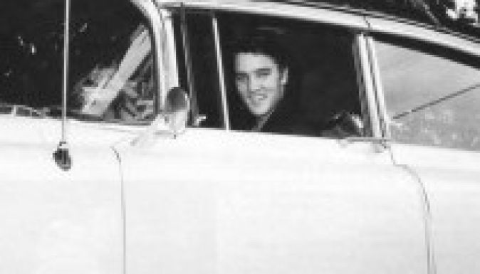 Elárverezik Elvis Cadillacjét és katonai behívóját