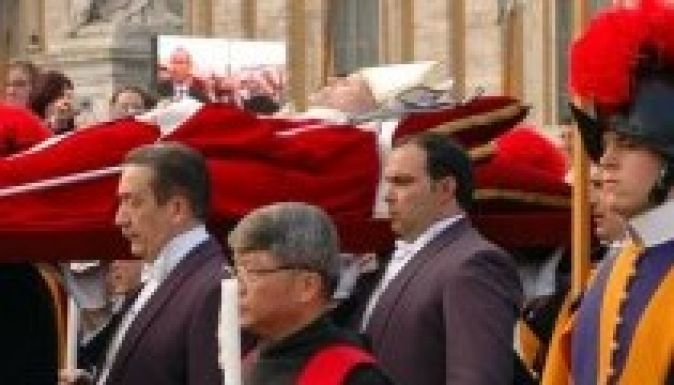 Már csak Ferenc pápa aláírása hiányzik II. János Pál szentté avatásához