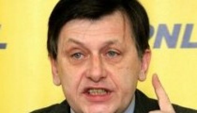 Gúnyolódott a Velencei Bizottsággal Crin Antonescu