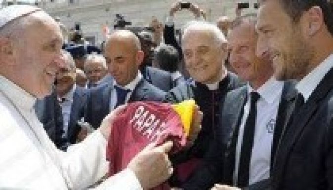 Tévén nézi majd a pápa a neki szervezett az olasz-argentin focimeccset?