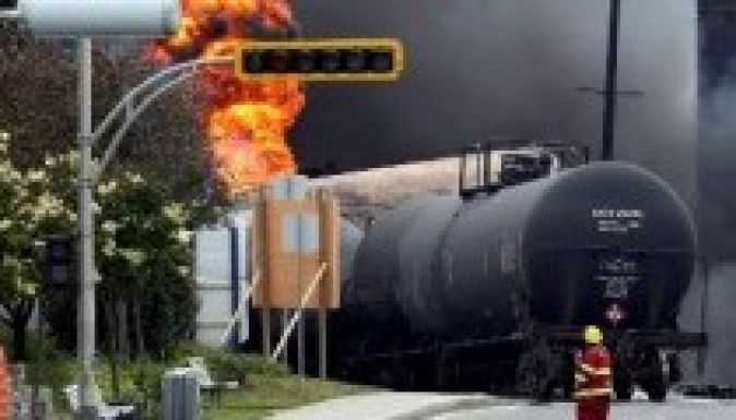Felrobbant egy nyersolajat szállító tehervonat Kanadában