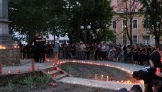 Gyertyás megemlékezéssel búcsúztatták Baczoni Izoldát a székelyhídiak