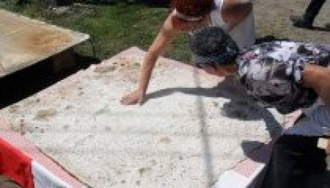 Világrekord méretű magyar lángos készül a Balatonnál