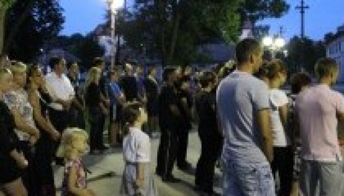 Könnyek közt búcsúztak Izoldától a székelyhídiak