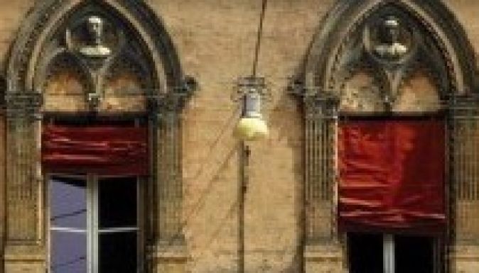 Negyven év munkája egy fotóalbumban