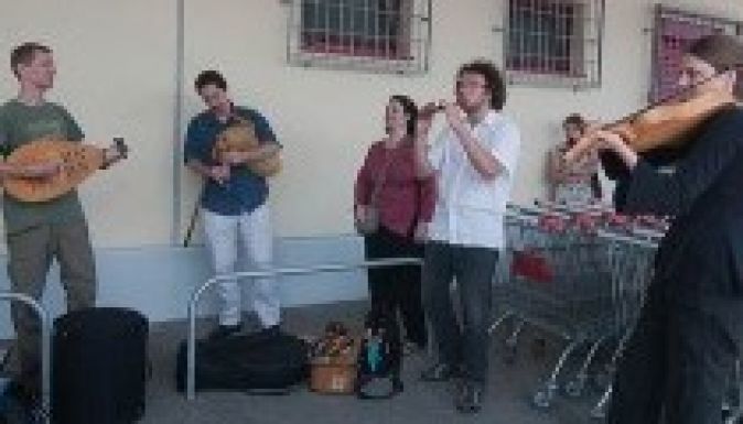 Reneszánsz muzsika várban és bevásárlóközpontban