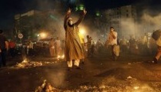 Eltorlaszolták Kairóban az egyik Nílus-hídat Murszi-hívei