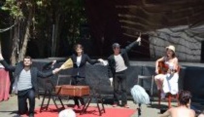 ParaFabulák és ad hoc koncert az Insomnia félszigeti helyszínén