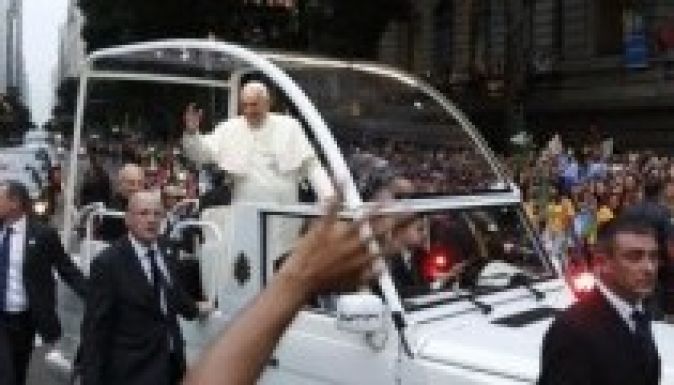 Ferenc pápa még a focistáknál is népszerűbb Brazíliában