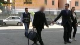 Negyvennégy kiló eurót akart becsempészni Scarano püspök