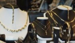 Az ékszerház vezetője meglopta saját magát