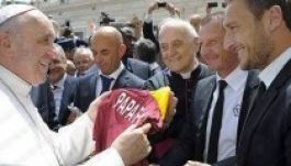 Tévén nézi majd a pápa a neki szervezett az olasz-argentin focimeccset?