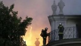 Lángokban áll az egyik legszebb párizsi palota