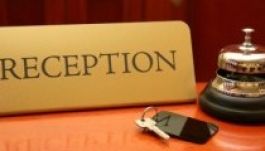 Pakolniuk kell a hotelekben elszállásolt honatyáknak