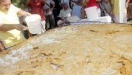 Három méteres átmérőjűre nyújtották Zánkán a lángostésztát