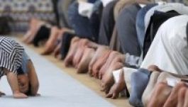 Fotósztár lett a mecsetben bóklászó kisfiú