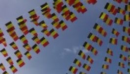 Marosvásárhelyen varrják a zászlókat az új belga királynak